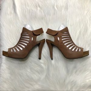 *SALE!* Vince Camuto Poseidon Platform